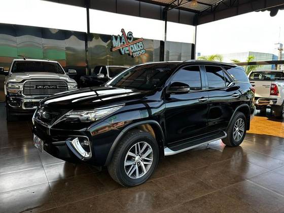 TOYOTA HILUX SW4 2.8 SRX 4X4 7 LUGARES 16V TURBO INTERCOOLER DIESEL 4P AUTOMÁTICO TOYOTA HILUX SW4 2.8 SRX 4X4 7 LUGARES 16V TURBO INTERCOOLER DIESEL 4P AUTOMÁTICO